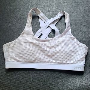 Lorna Jane sorts bra